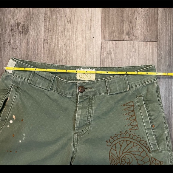 OOAK Army Green Capris With Polynesian Motif Embroidery & Paint Splatters - Picture 12 of 16